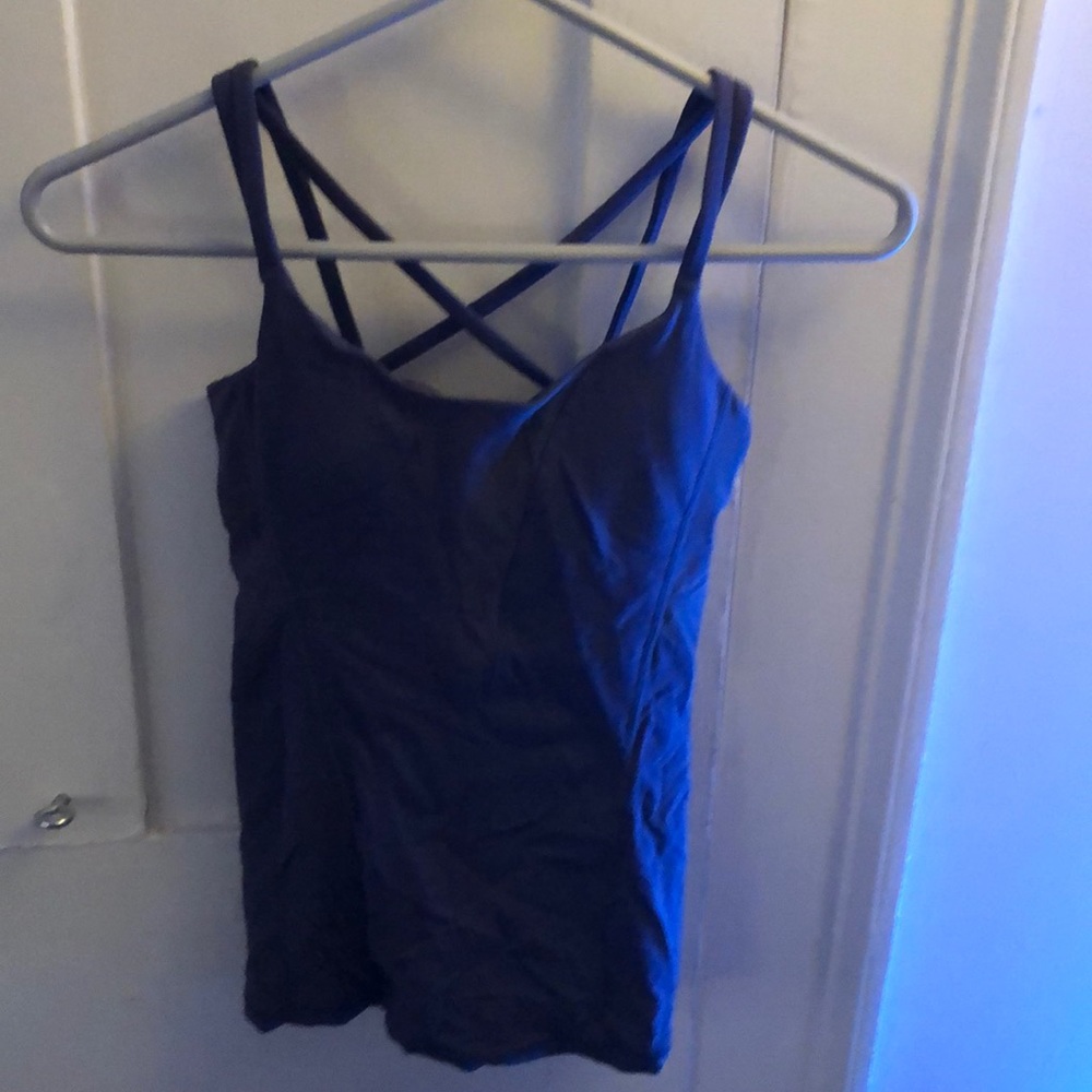 Lululemon workout top. Mesh inserts with padding